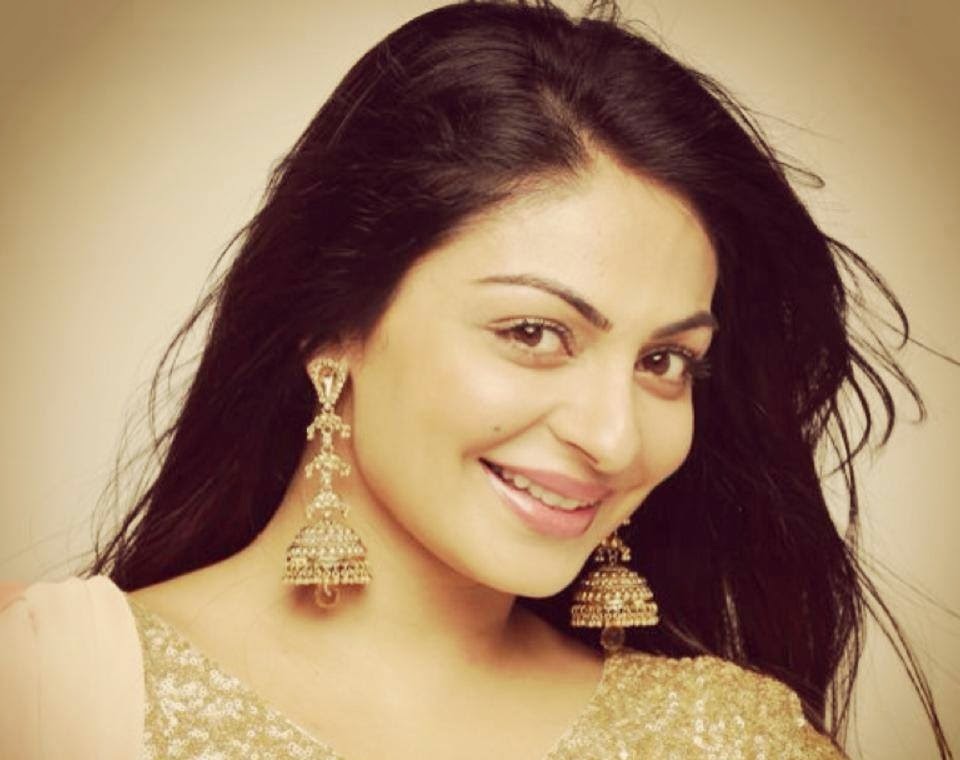 Neeru Bajwa Biography, Personal Life, Images, Family, Age, Height -  HotGossips