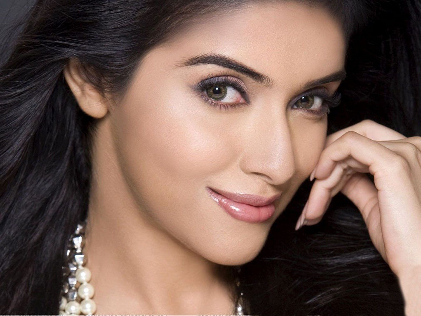 Asin Thottumkal Biography,Birthday,Wiki,Career,Family,Awards and Images -  HotGossips