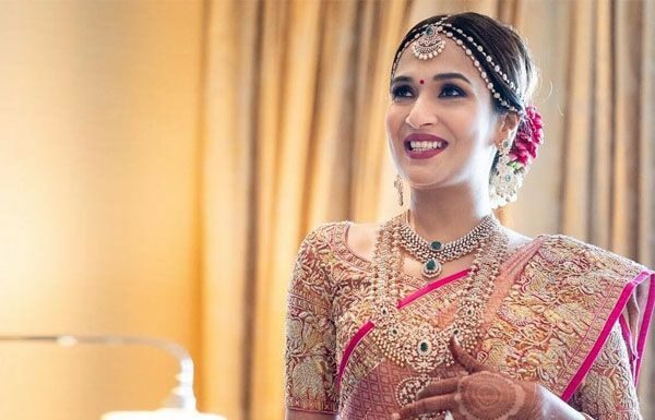 Soundarya Rajinikanth Biography, Age, Height, Rajinikanth Daughter, Career, Personal Life, Real Name, Husband, Family, Images