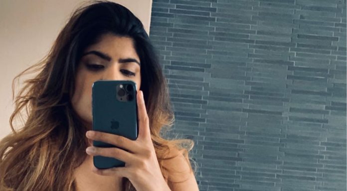 Ananya Birla Biography, Wiki, Age, Family, Bio, Career, Images, Facts, Parents, Siblings and More Ananya-Birla-selfie-images